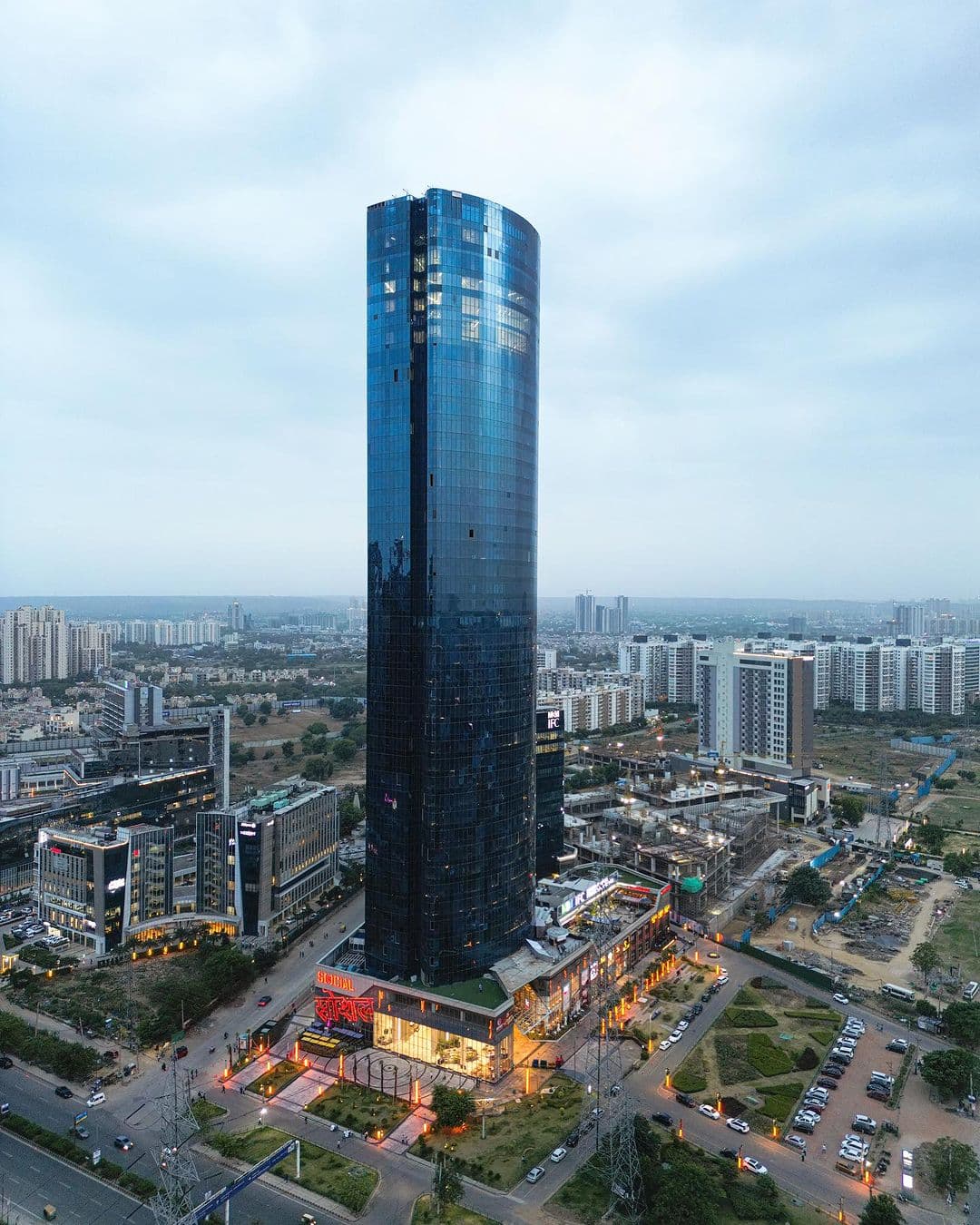 Realty Canvas Building